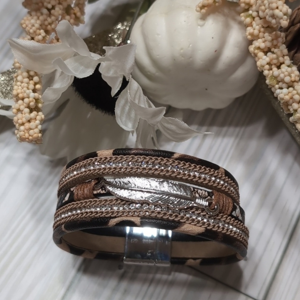 Leopard Print w/ Silver Feather Layered Leatherette Magnetic Bracelet NEW!